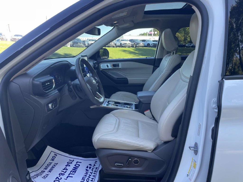 Used 2020 Ford Explorer Platinum w/ Premium Technology Package AWD/4WD image 16