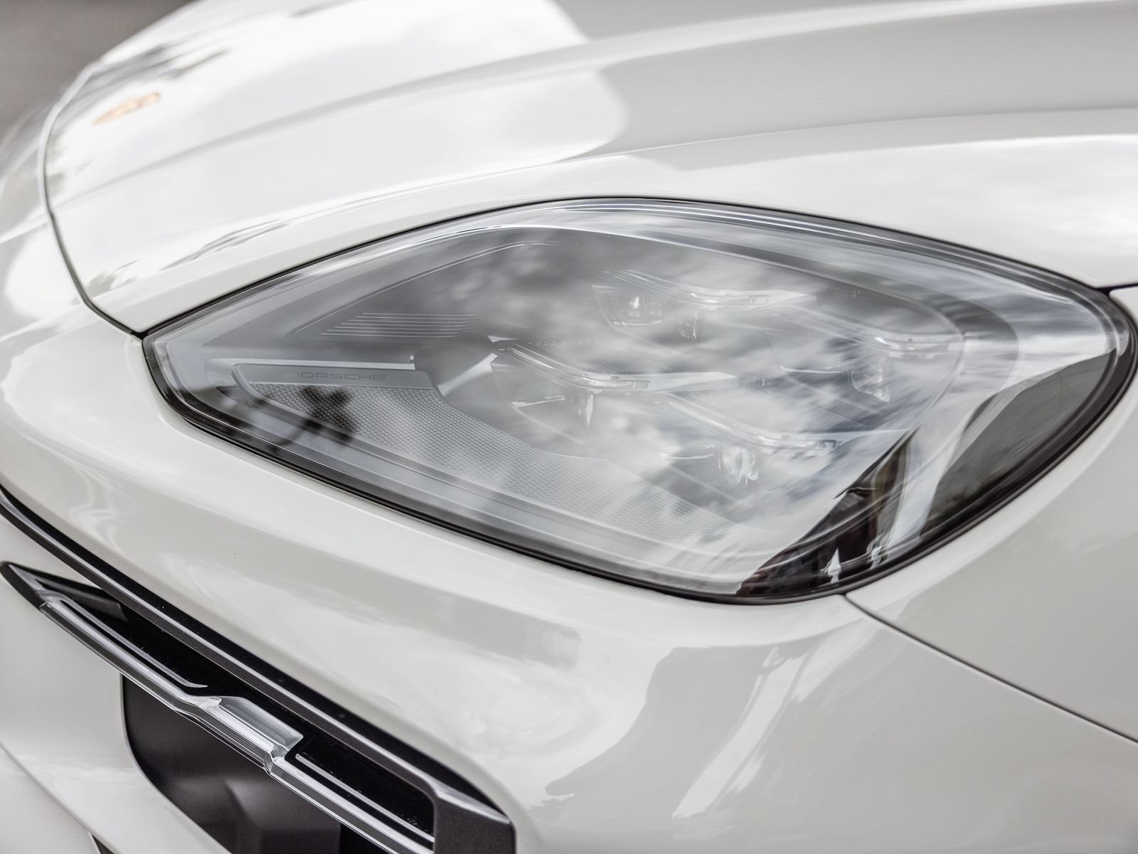 Certified 2025 Porsche Cayenne S AWD/4WD image 29