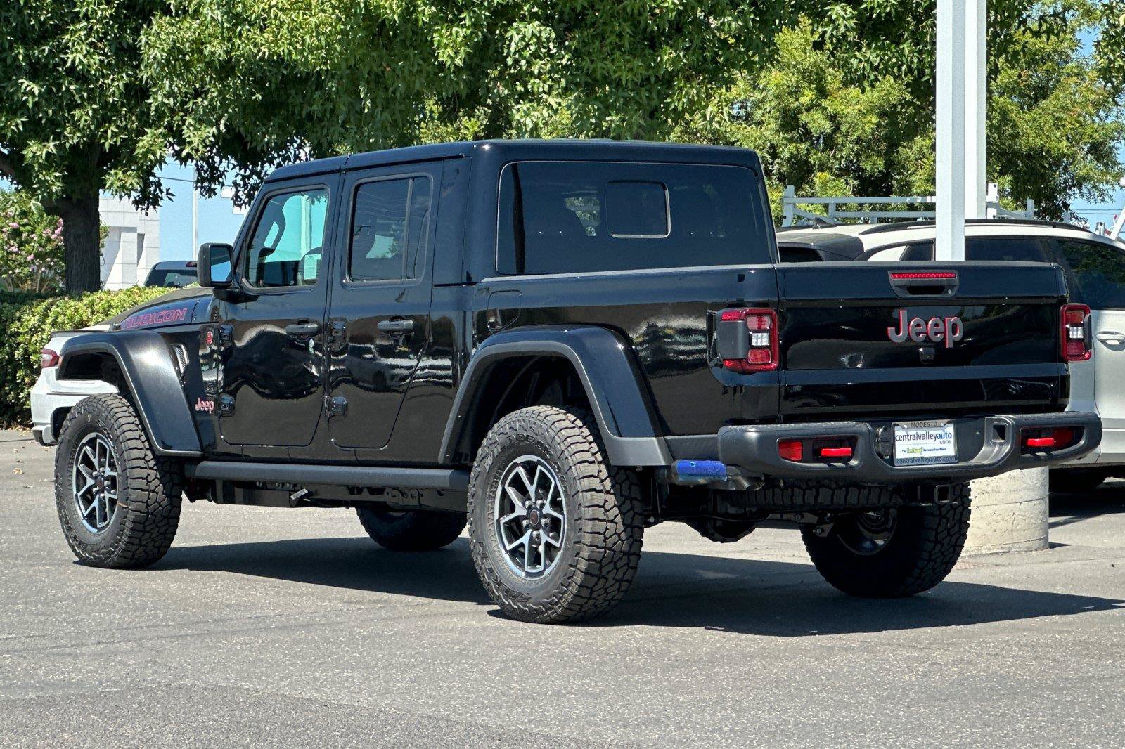 New 2026 Jeep Gladiator Rubicon w/ Steel Power Dome Hood Package AWD/4WD image 5