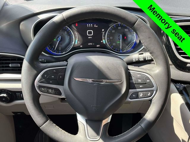 Used 2023 Chrysler Pacifica Touring-L FWD image 29