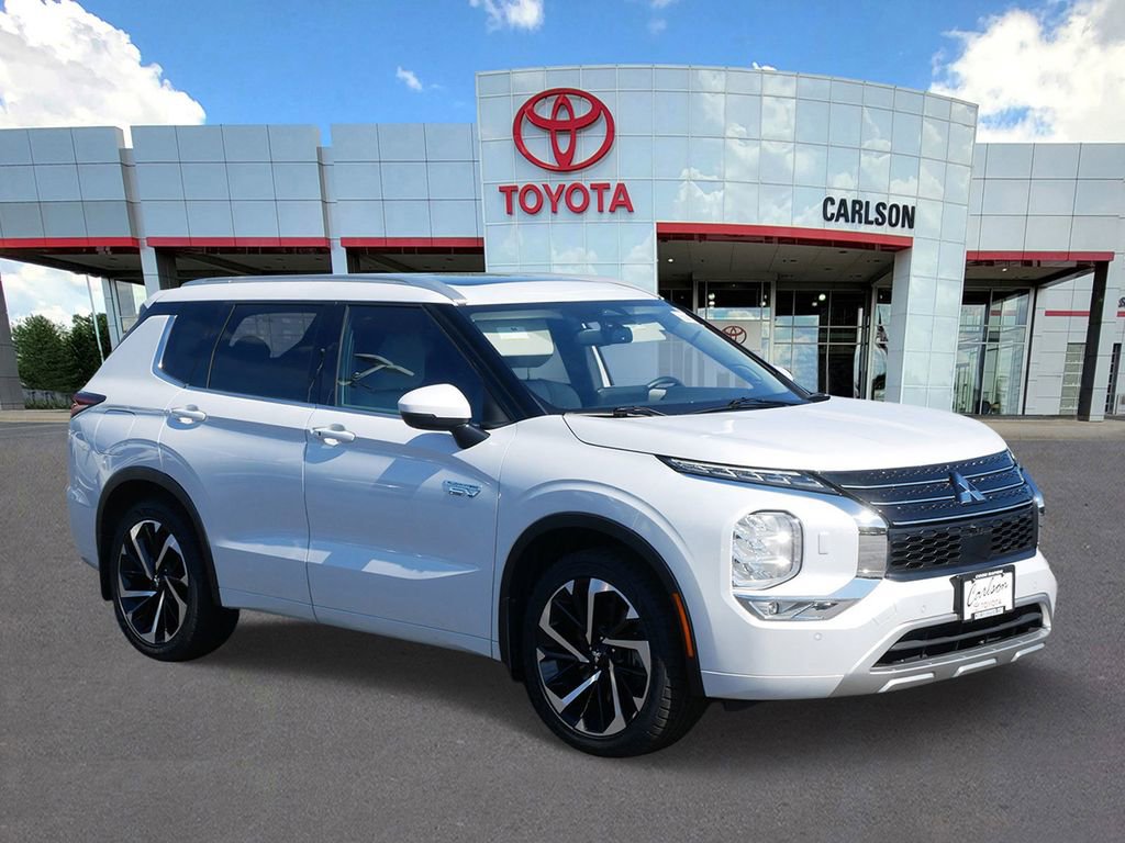 Used 2023 Mitsubishi Outlander SEL AWD/4WD image 2