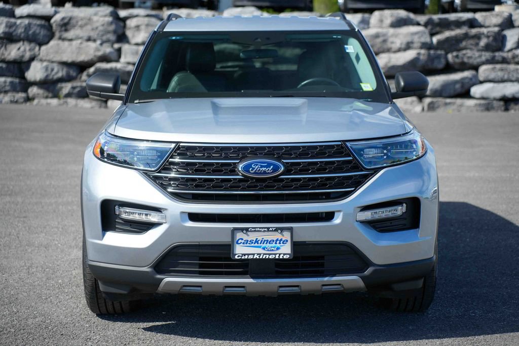 Used 2023 Ford Explorer XLT w/ Equipment Group 202A AWD/4WD image 2