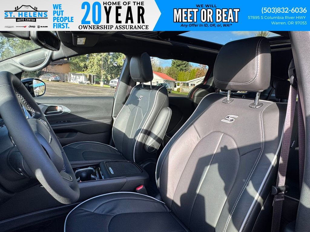 New 2026 Chrysler Pacifica Limited image 16