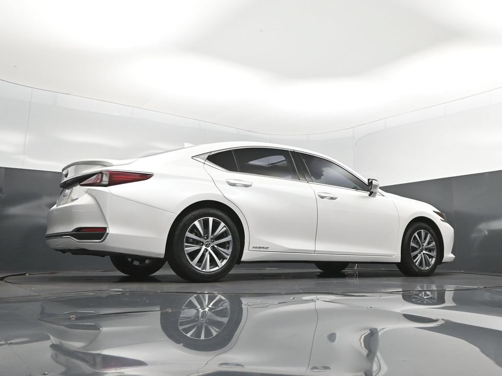Certified 2021 Lexus ES 300h w/ Accessory Package FWD image 42