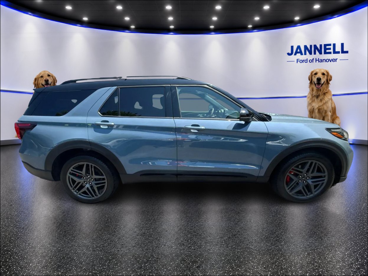 Used 2025 Ford Explorer ST w/ Sun And Sound Package AWD/4WD image 4