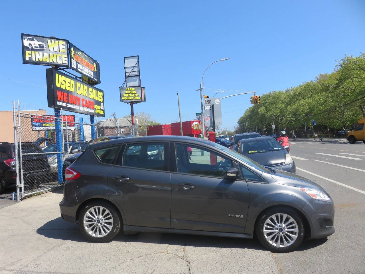 Used 2017 Ford C-MAX SE w/ Equipment Group 202A FWD image 9