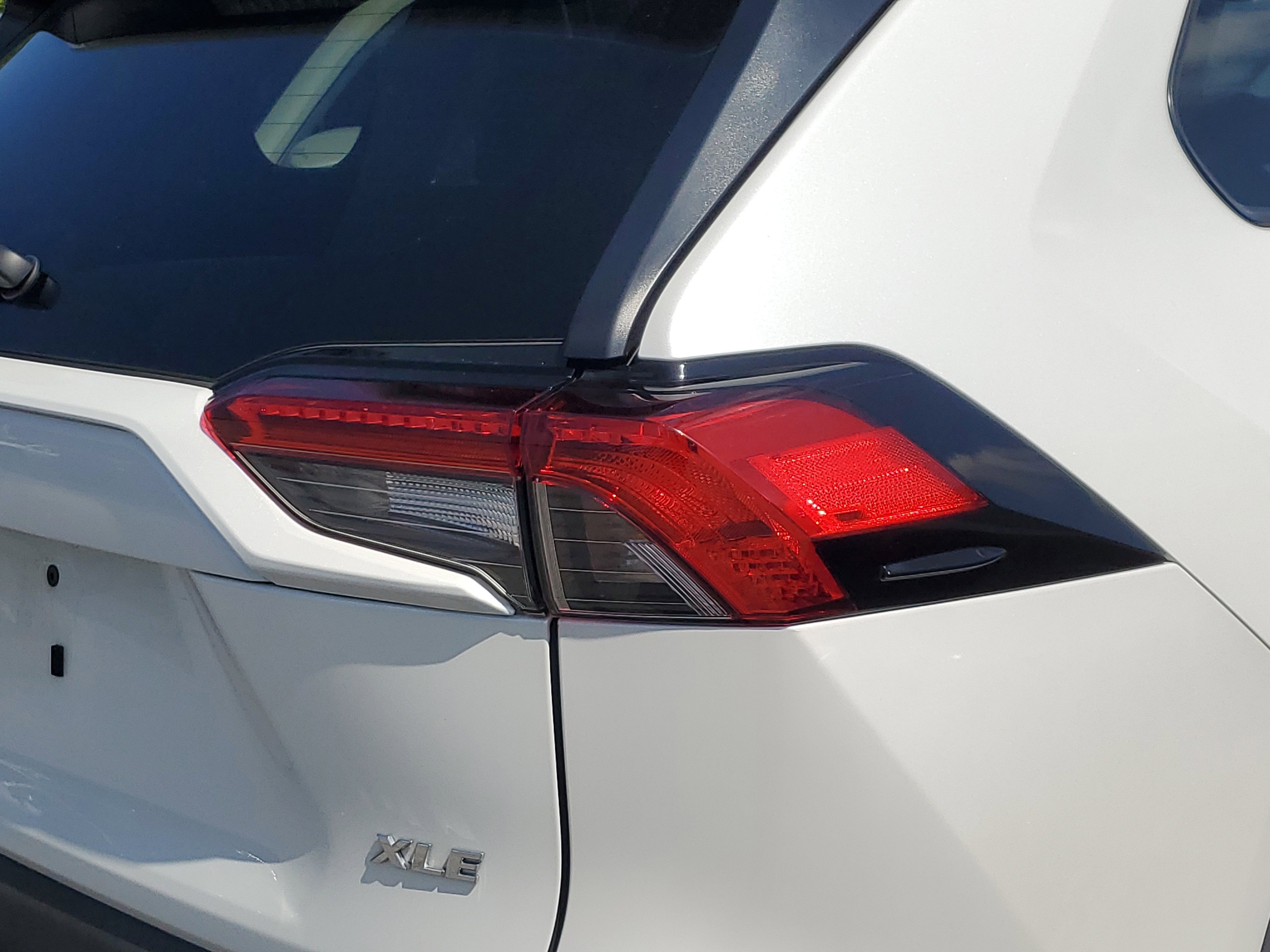 Used 2023 Toyota RAV4 XLE Premium FWD image 8