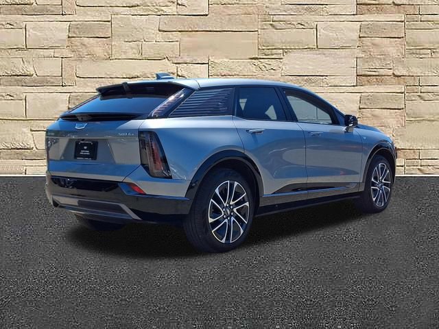 Certified 2025 Cadillac Optiq Sport 2 w/ LPO, Floor Liner Package AWD/4WD image 4