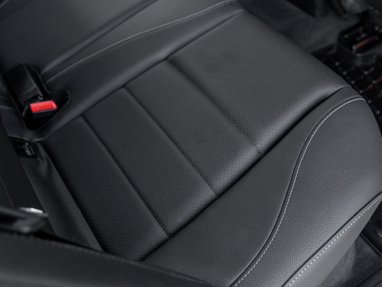 Used 2024 Mercedes-Benz GLE 450 4MATIC w/ AMG Line Exterior image 38