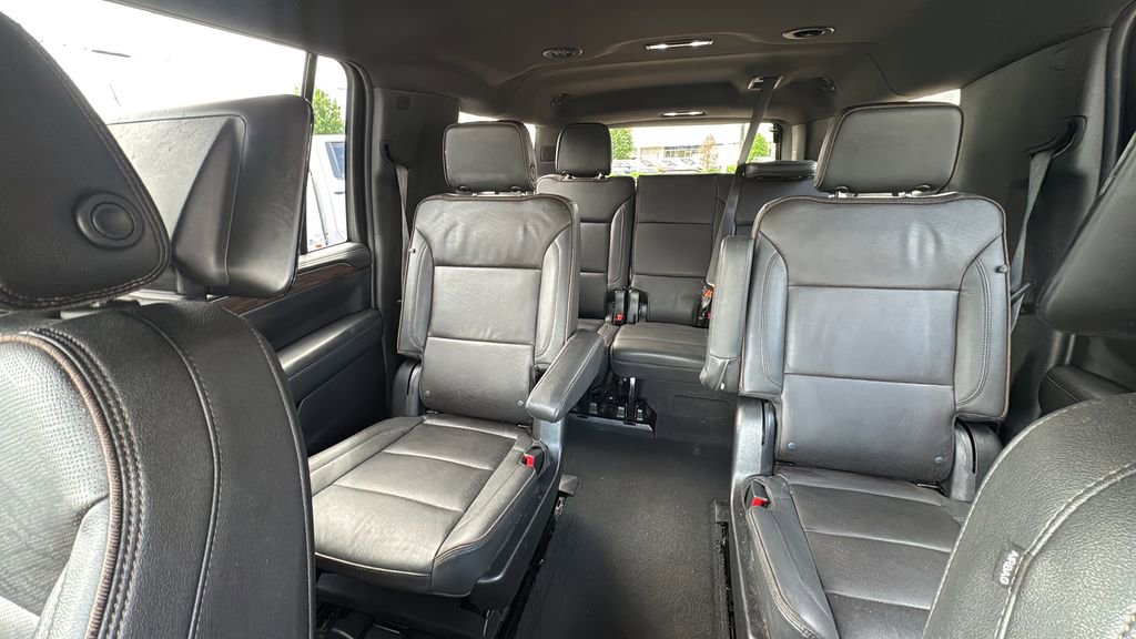 Used 2023 Chevrolet Suburban High Country image 16