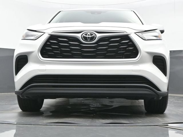 Used 2023 Toyota Highlander L FWD image 22