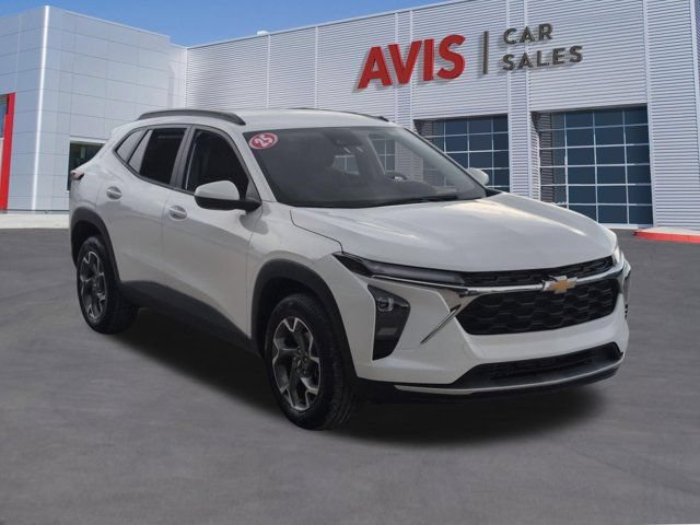Used 2025 Chevrolet Trax LT w/ LT Convenience Package FWD image 3