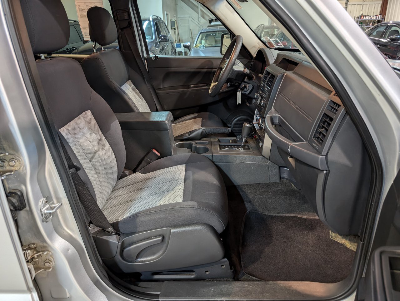 Used 2010 Jeep Liberty Sport w/ Popular Equipment Group AWD/4WD image 28