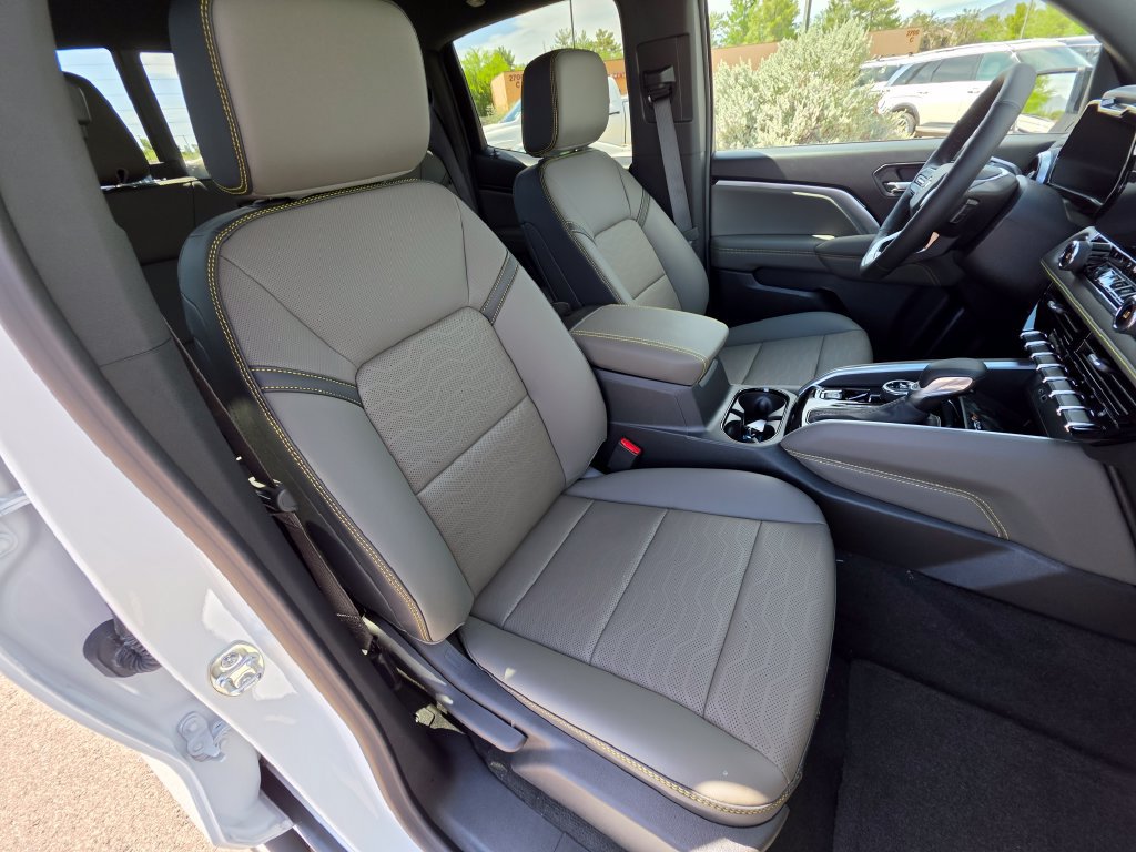 New 2026 Chevrolet Colorado ZR2 w/ Technology Package AWD/4WD image 12