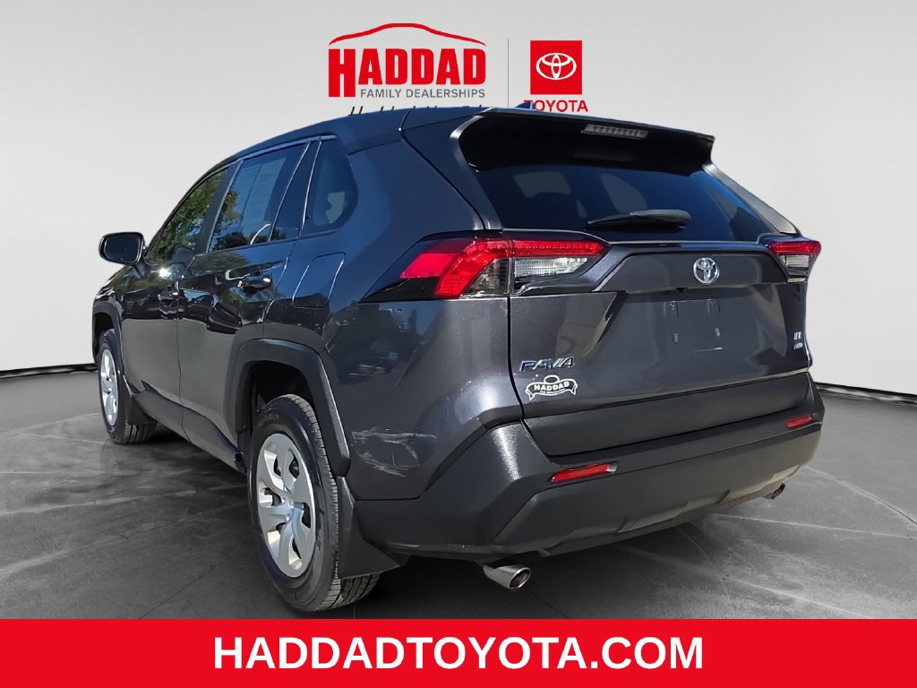 Used 2022 Toyota RAV4 LE AWD/4WD image 3
