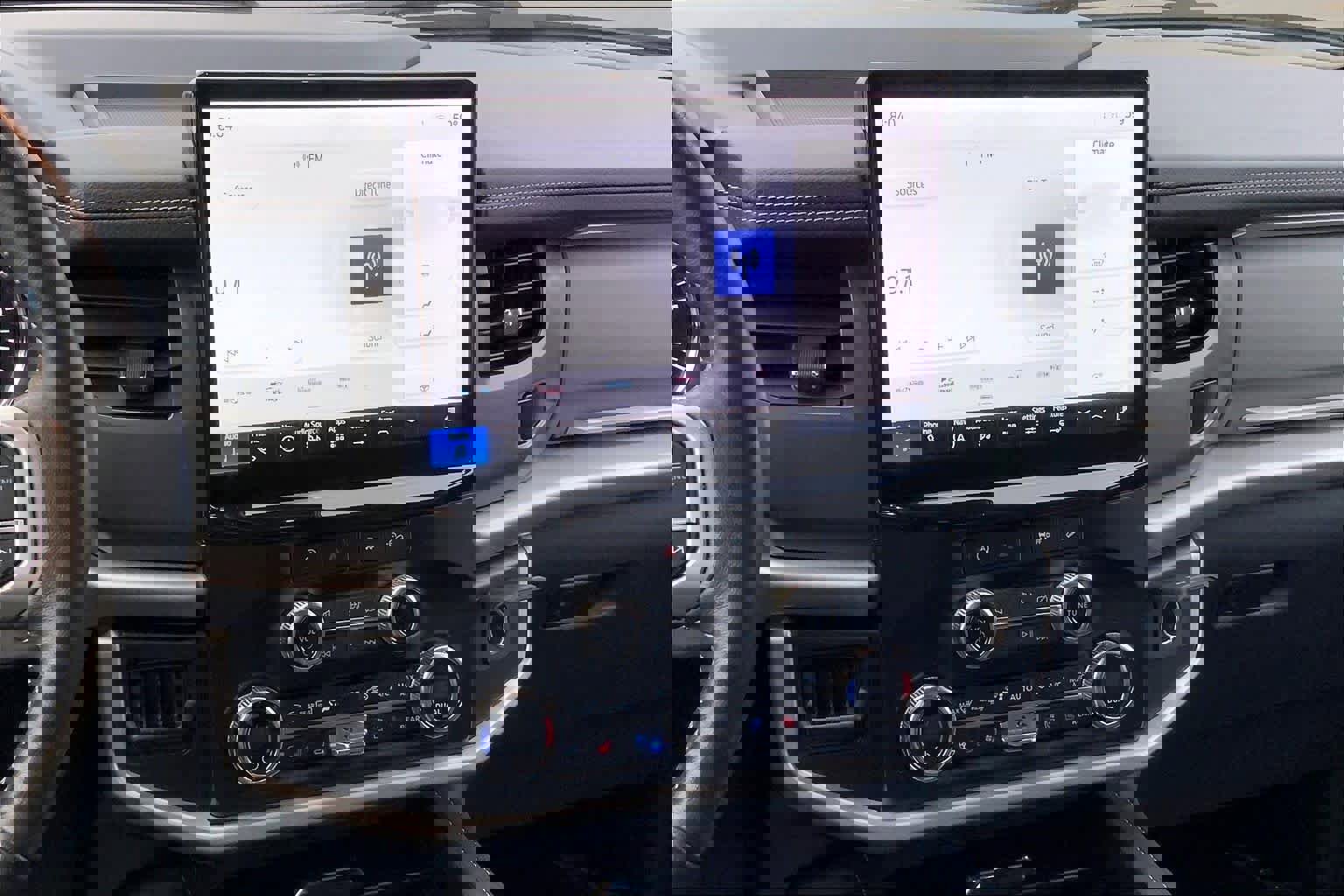 Used 2024 Ford Expedition XLT image 6