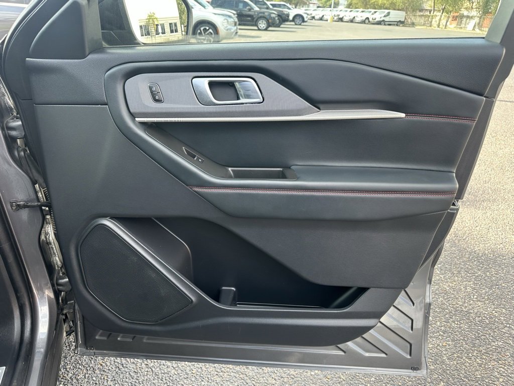 Used 2025 Ford Explorer ST-Line w/ Premium Package image 23