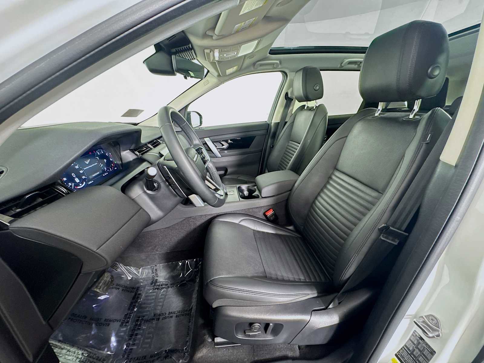 Used 2025 Land Rover Discovery Sport S image 10