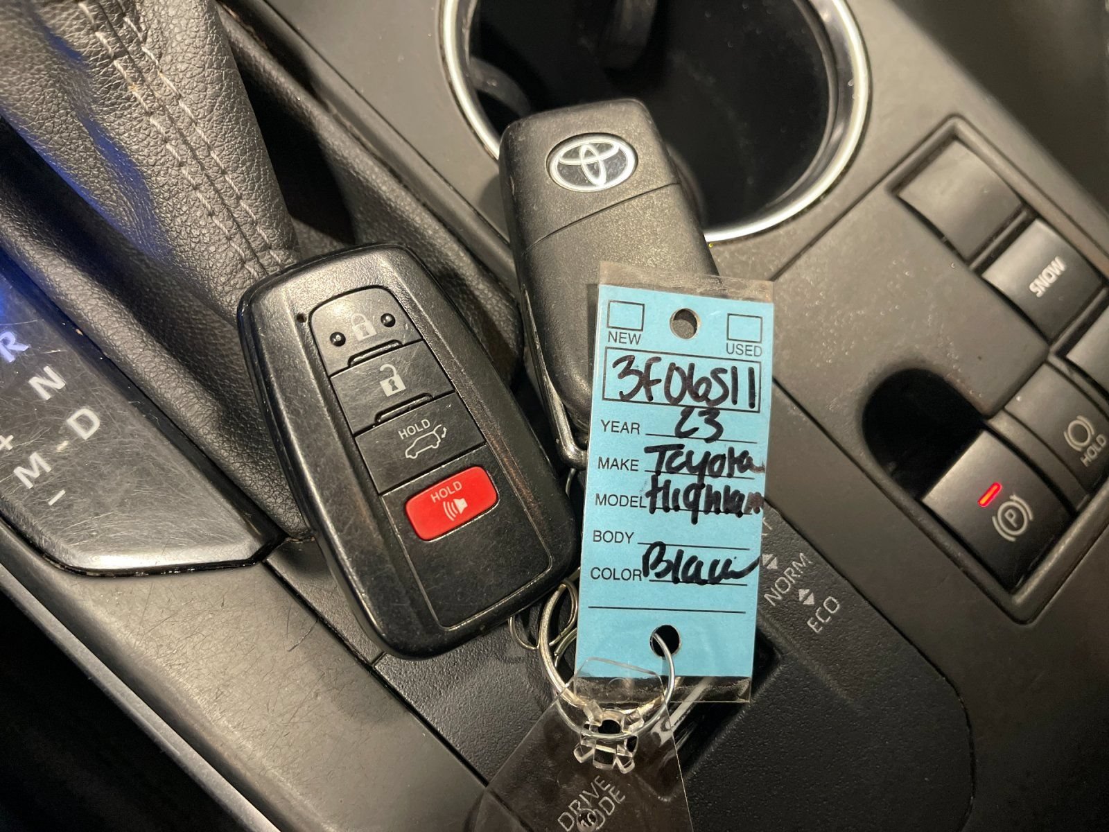 Used 2023 Toyota Highlander XSE FWD image 10