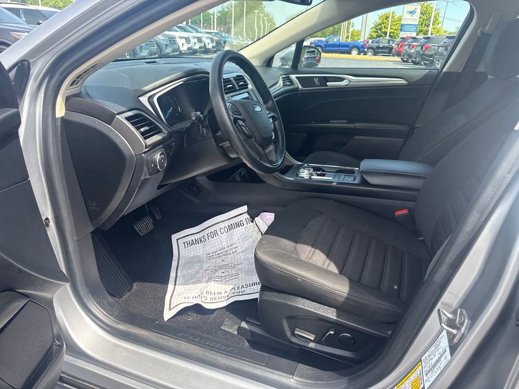 Used 2020 Ford Fusion SE FWD image 14