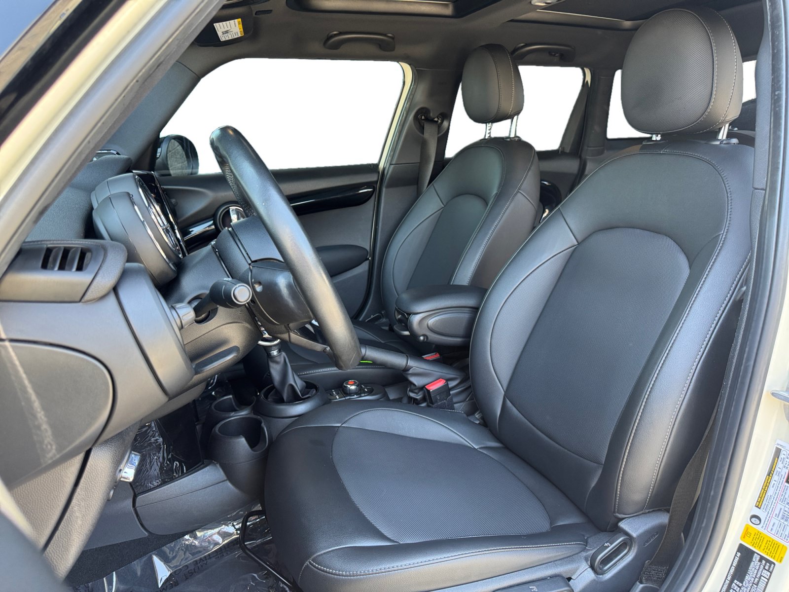 Used 2019 MINI Cooper 4-Door Hardtop w/ Signature Upholstery Package FWD image 9