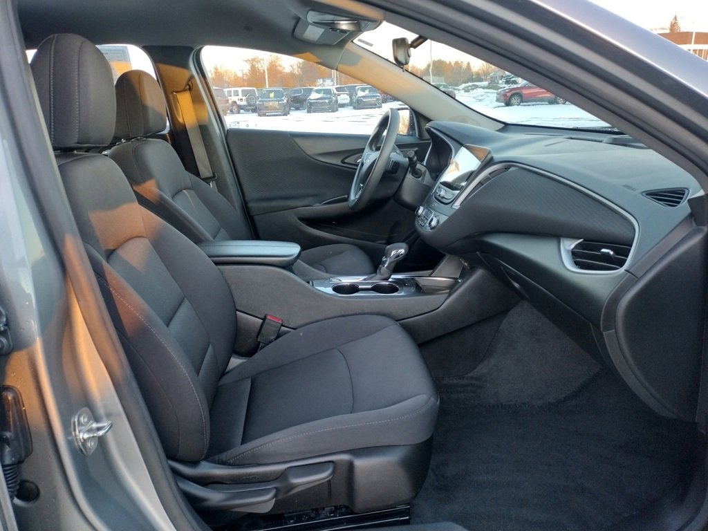 Used 2024 Chevrolet Malibu LT image 9