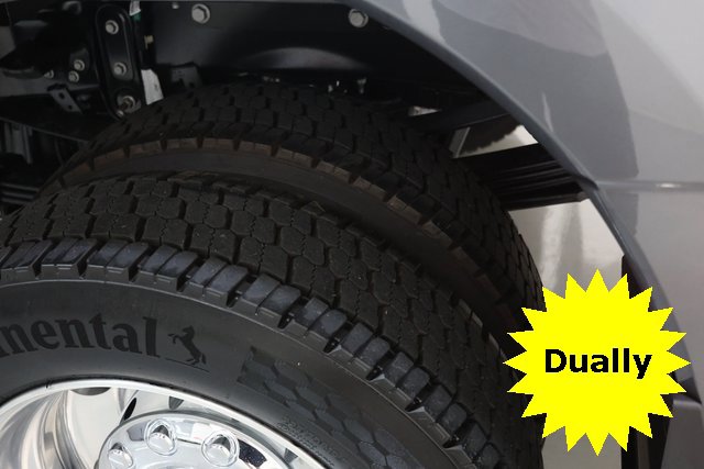 Used 2025 Ford F450 Platinum w/ FX4 Off-Road Package image 3