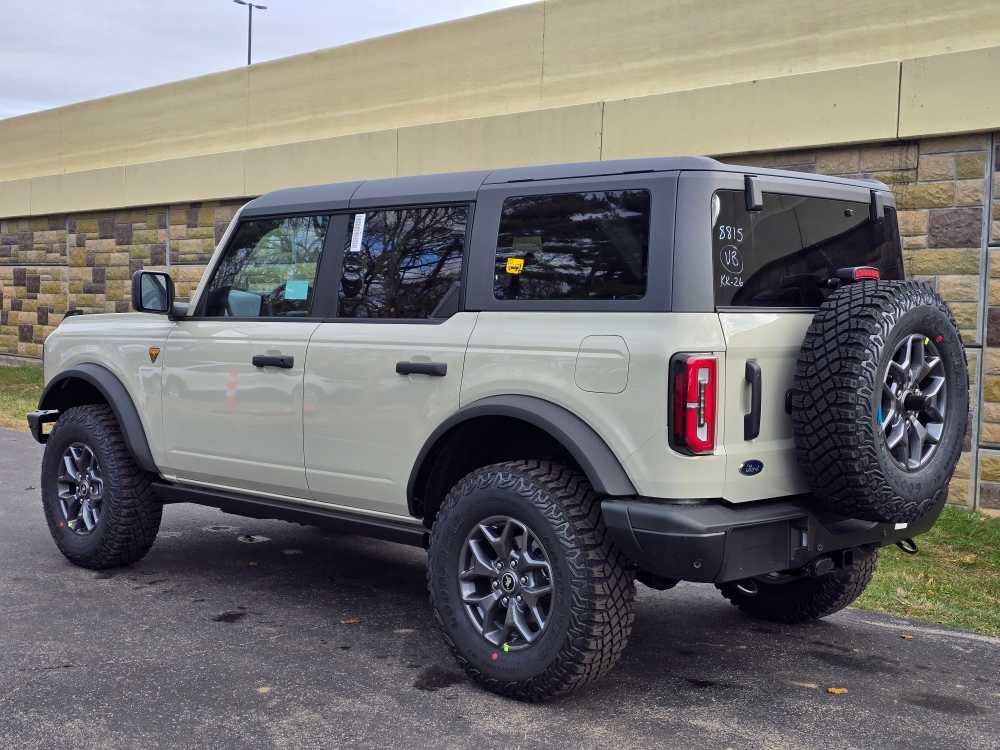 New 2025 Ford Bronco Badlands image 8
