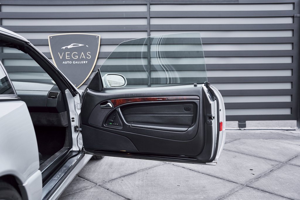 Used 2002 Mercedes-Benz SL 500 w/ SL2 Option Pkg image 21