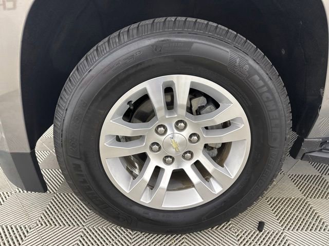 Used 2019 Chevrolet Suburban LT w/ Luxury Package image 36