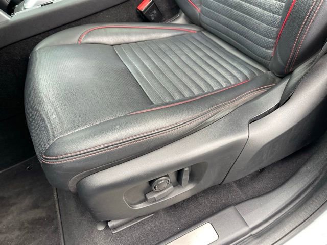 Used 2023 Land Rover Discovery Sport SE R-Dynamic image 18