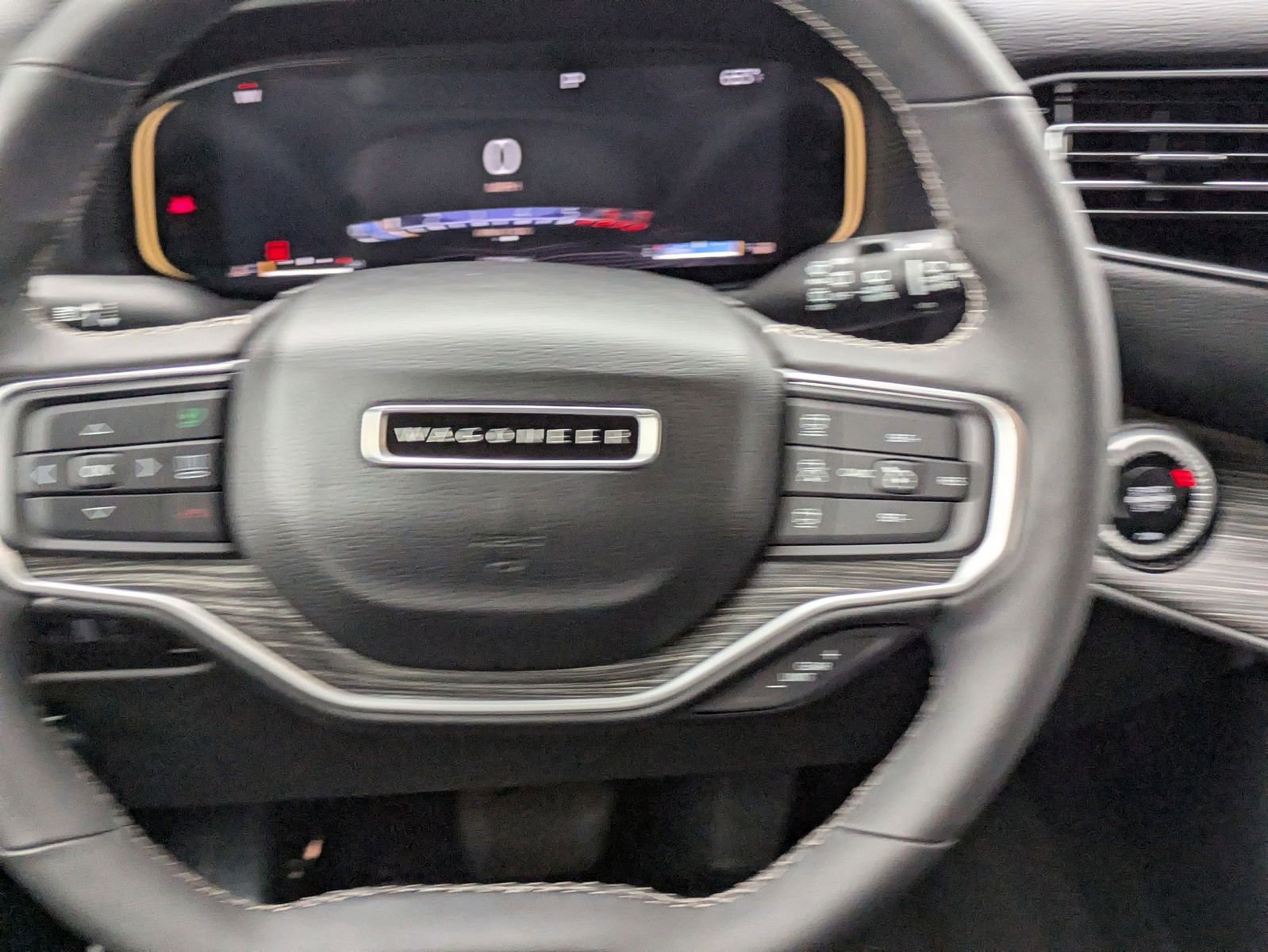 Used 2024 Jeep Wagoneer Series II w/ Flexible Seating Group image 21