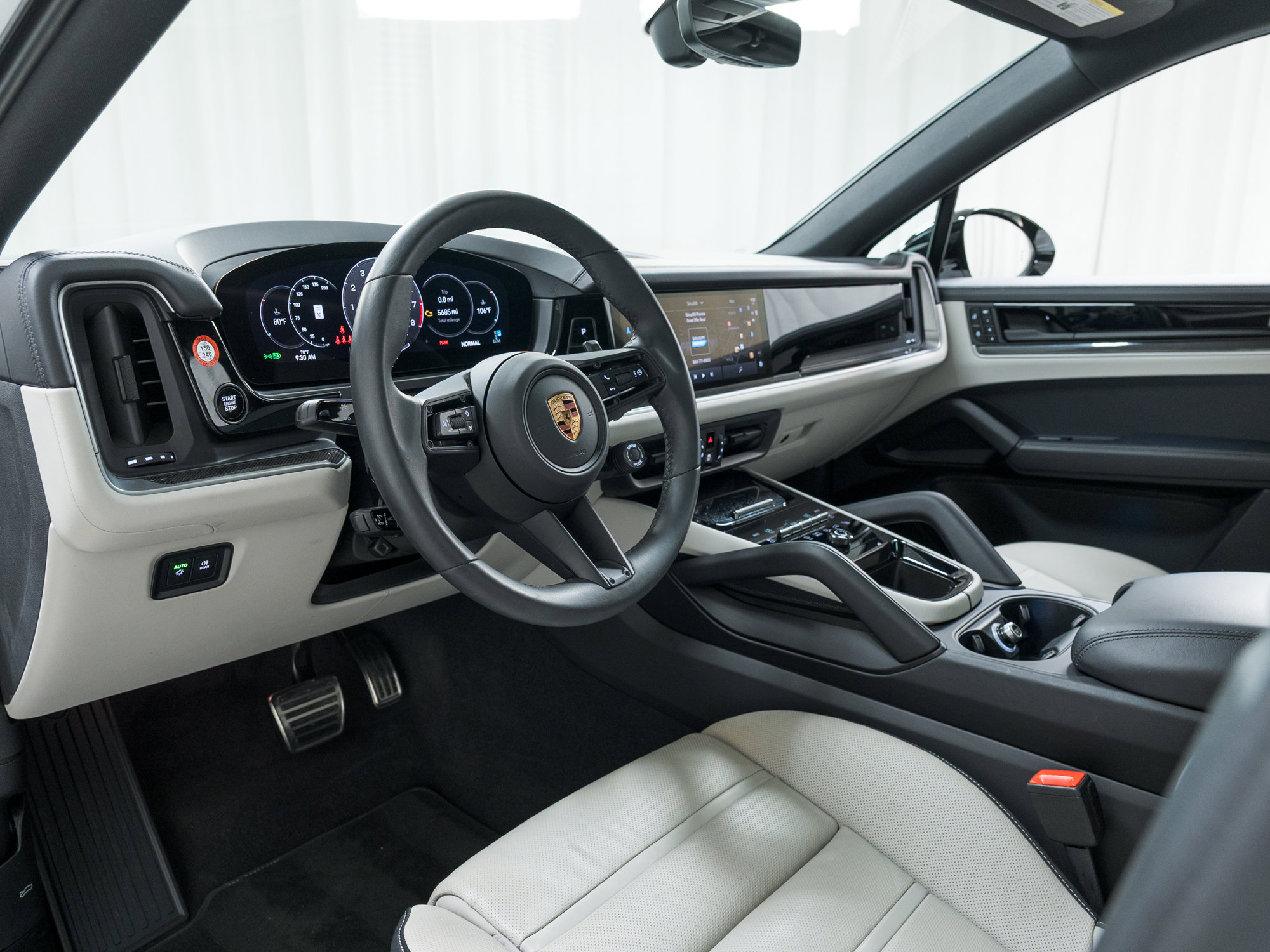 Used 2025 Porsche Cayenne S image 15