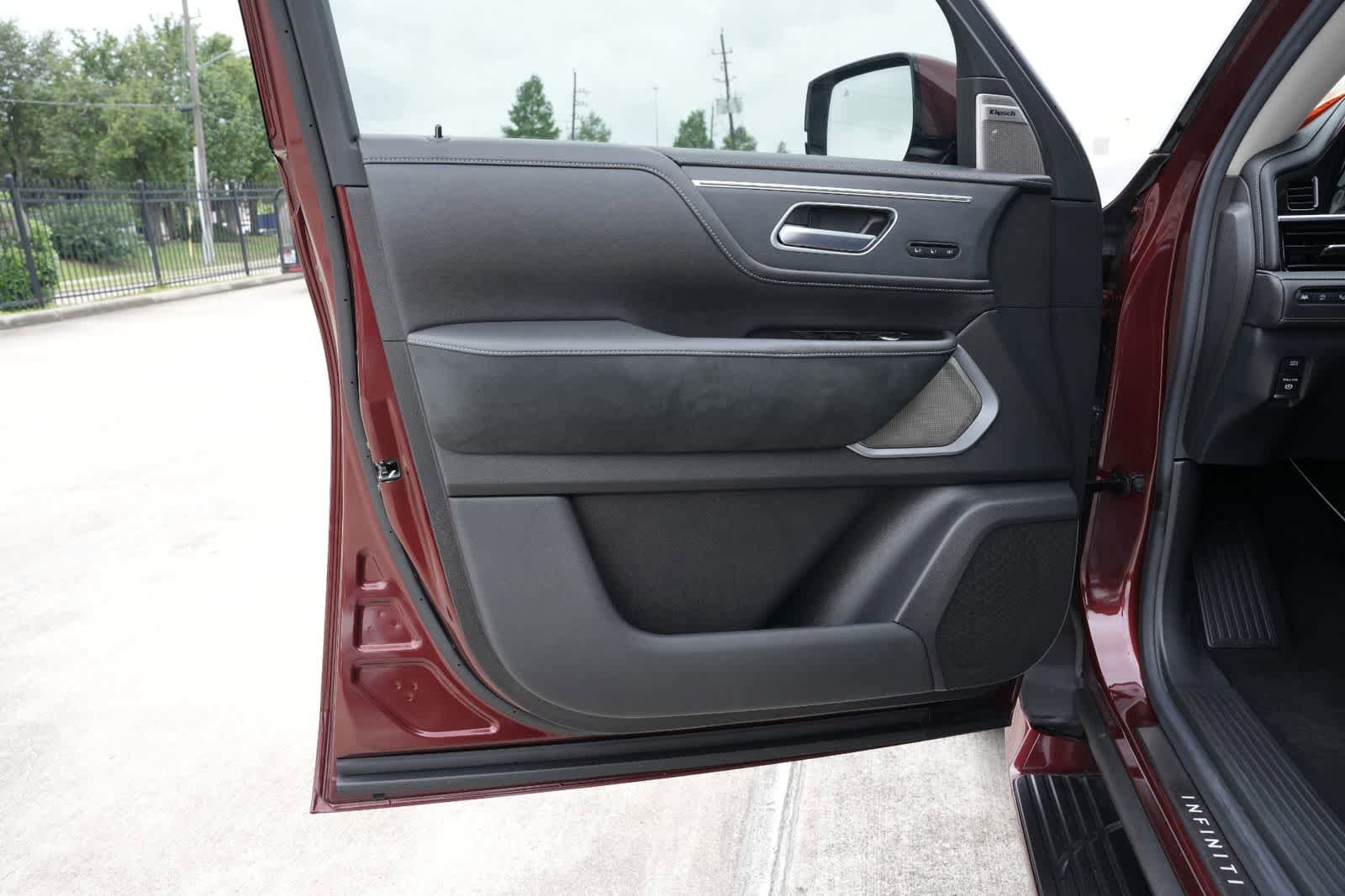 Used 2025 INFINITI QX80 Sensory AWD/4WD image 18