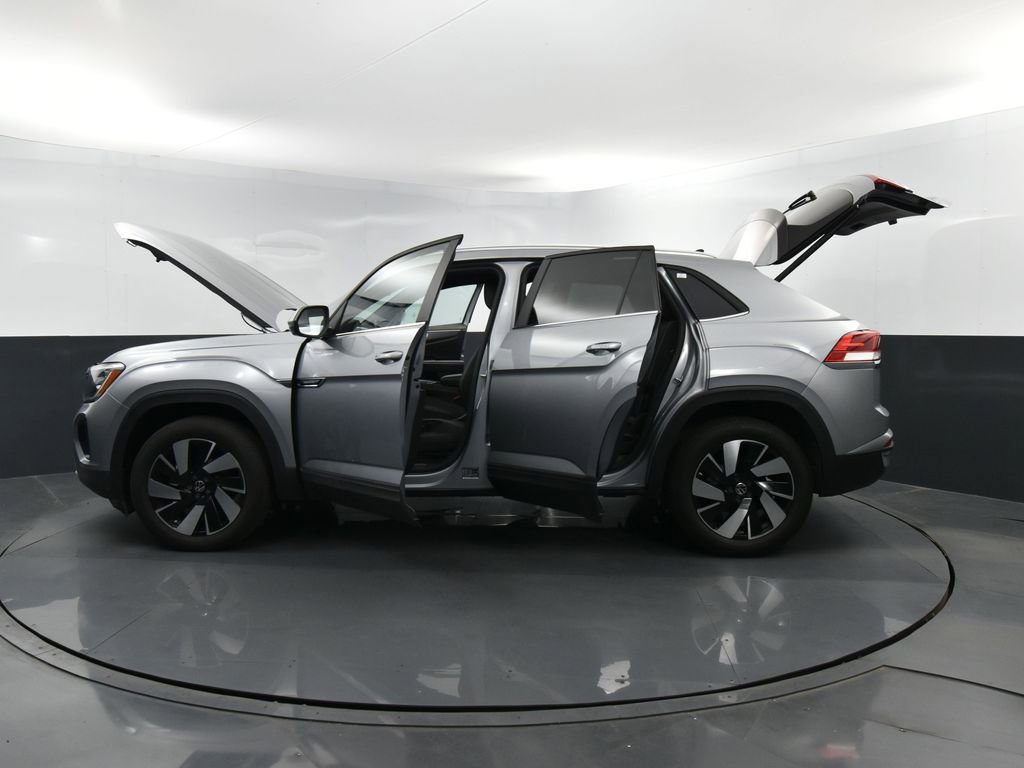 Used 2024 Volkswagen Atlas Cross Sport SE image 41