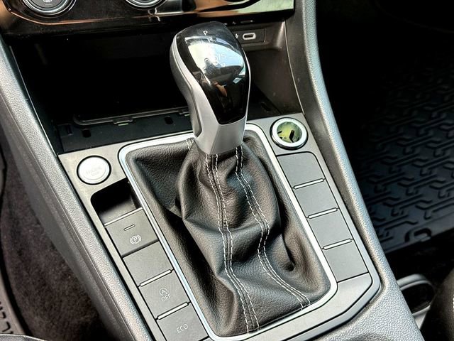 Used 2023 Volkswagen Jetta SE w/ Panoramic Sunroof Package FWD image 18