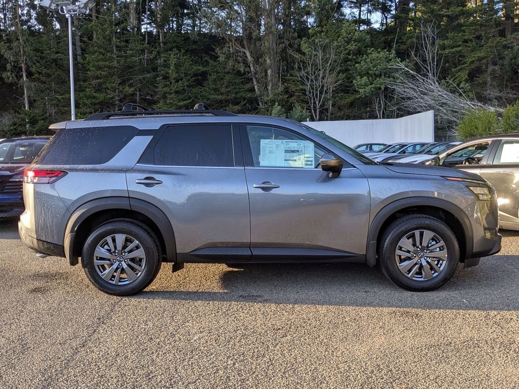 New 2025 Nissan Pathfinder SV image 4