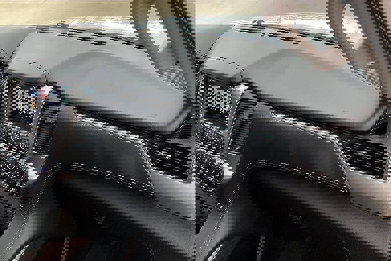 Used 2018 Chevrolet Suburban LT image 18