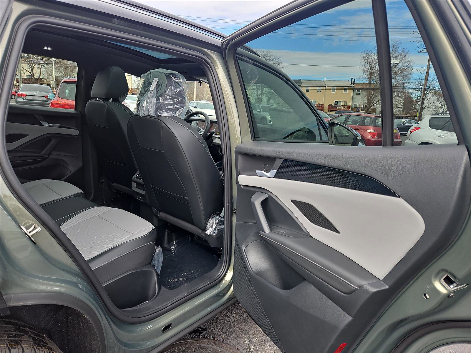 New 2026 Volkswagen Tiguan SE R-Line image 29