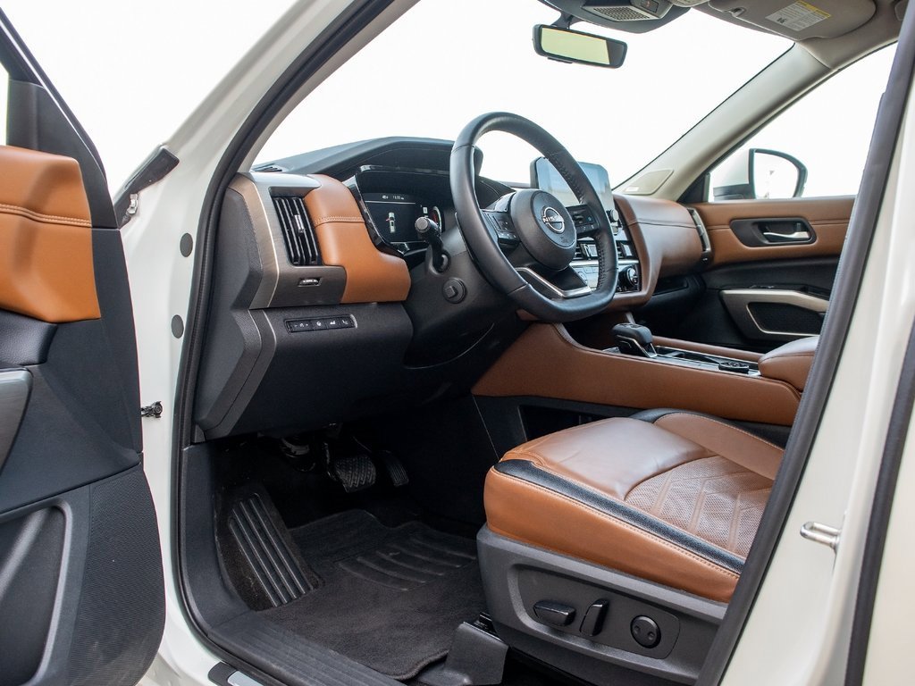 Used 2024 Nissan Pathfinder Platinum image 31