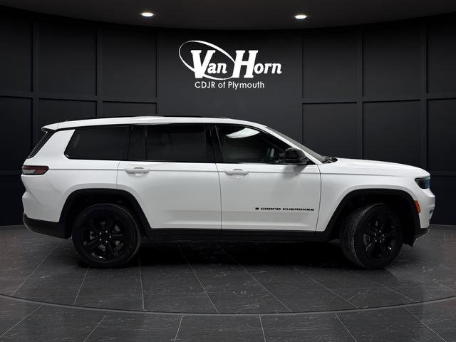 Used 2025 Jeep Grand Cherokee L Limited w/ Black Appearance Package image 2