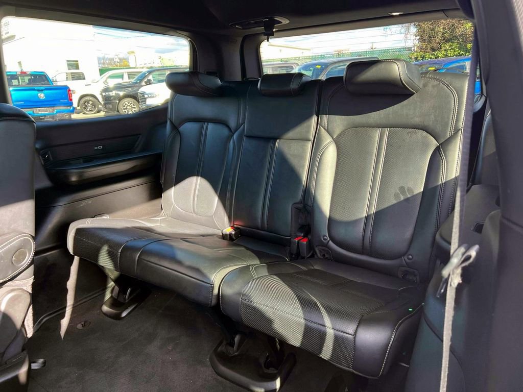 Certified 2024 Jeep Wagoneer Series II image 15