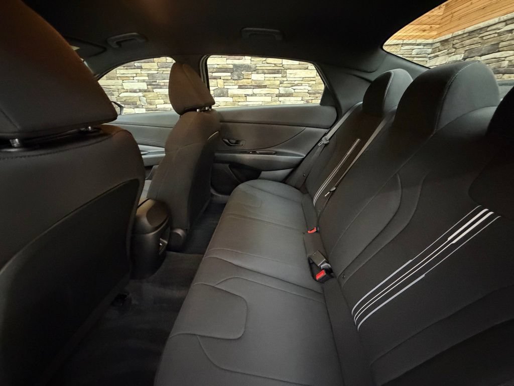 Used 2025 Hyundai Elantra SEL FWD image 27