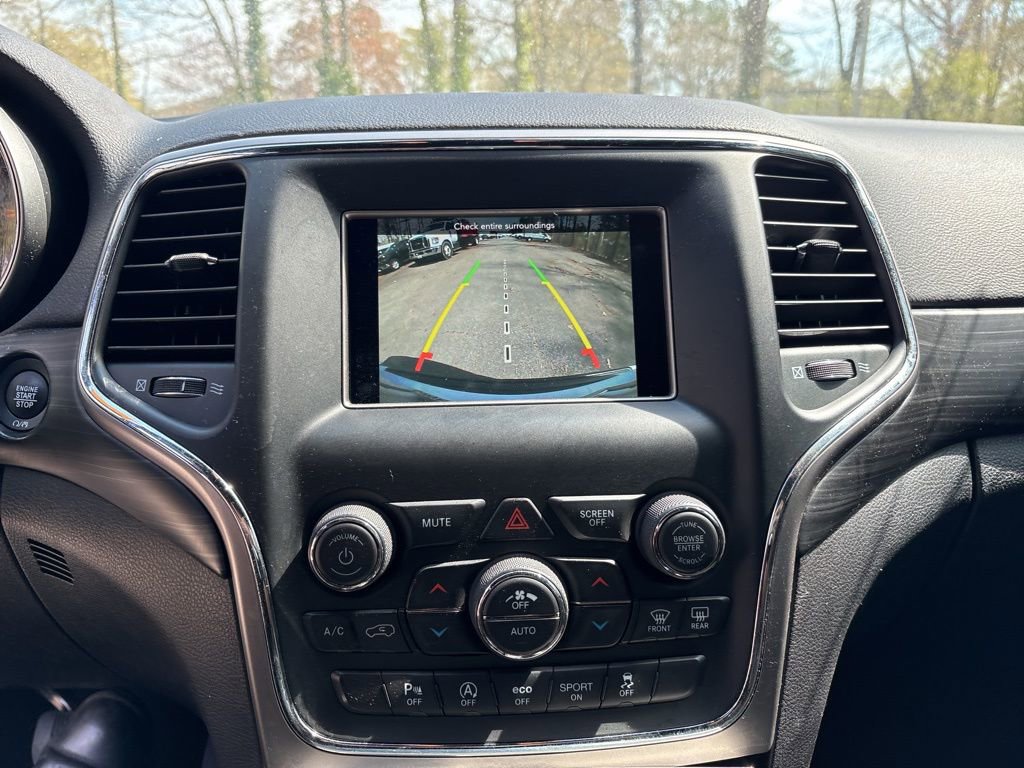 Used 2021 Jeep Grand Cherokee Laredo image 17