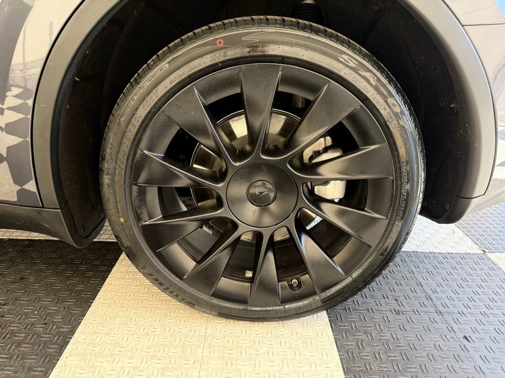 Used 2023 Tesla Model Y Long Range image 11