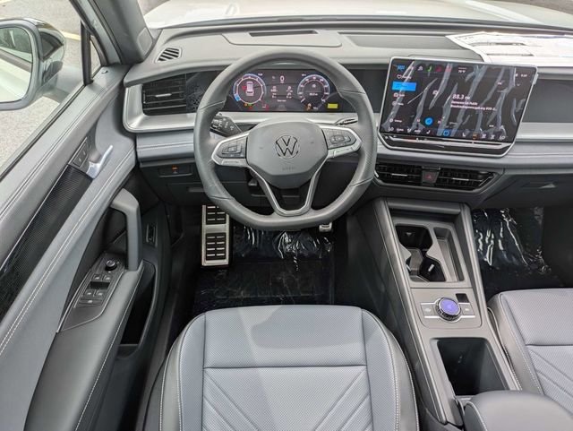 New 2026 Volkswagen Tiguan SE R-Line FWD image 17