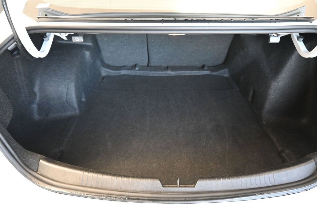 Used 2025 Chevrolet Malibu LT FWD image 18
