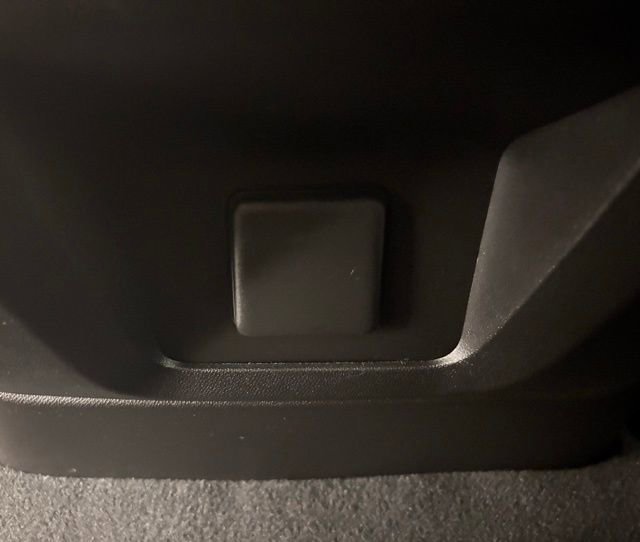 Used 2024 Chevrolet Suburban Premier image 20