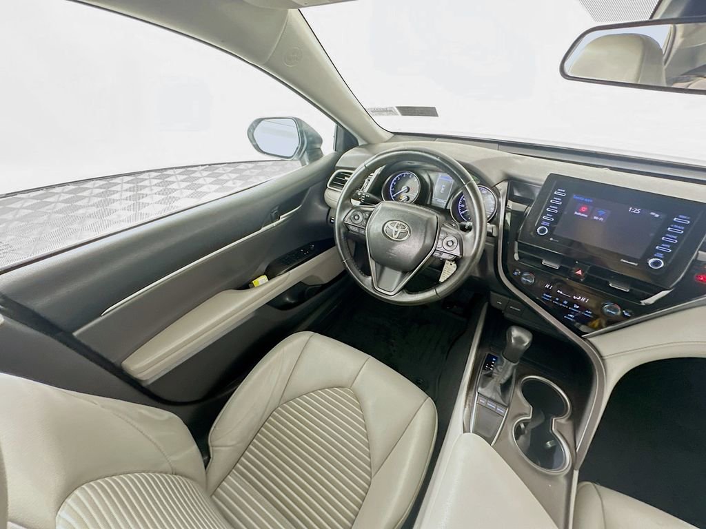 Used 2023 Toyota Camry SE image 9