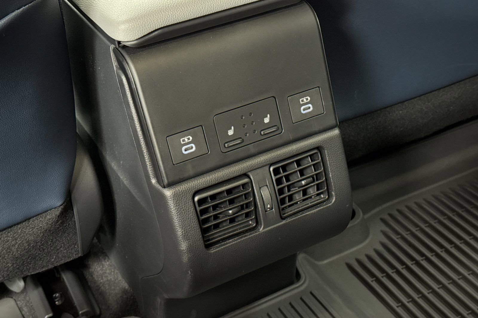 Used 2024 Subaru Solterra Limited image 17